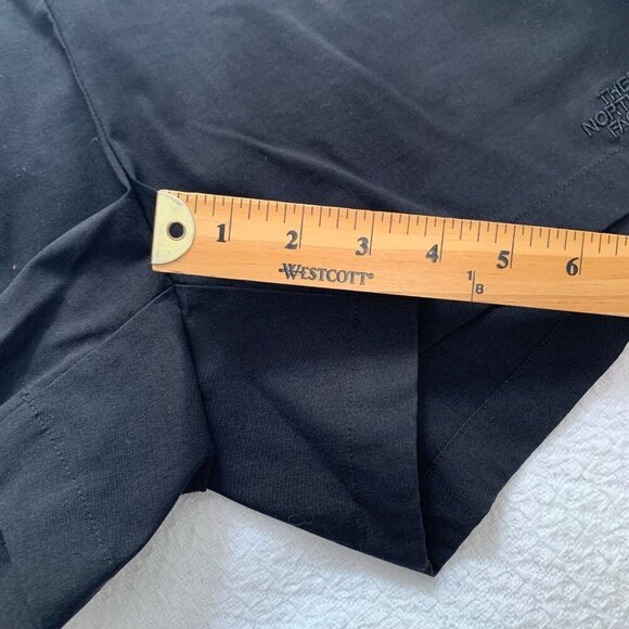The North Face black pull on elastic waist 4" inseam athletic casual shorts - Picture 9 of 9